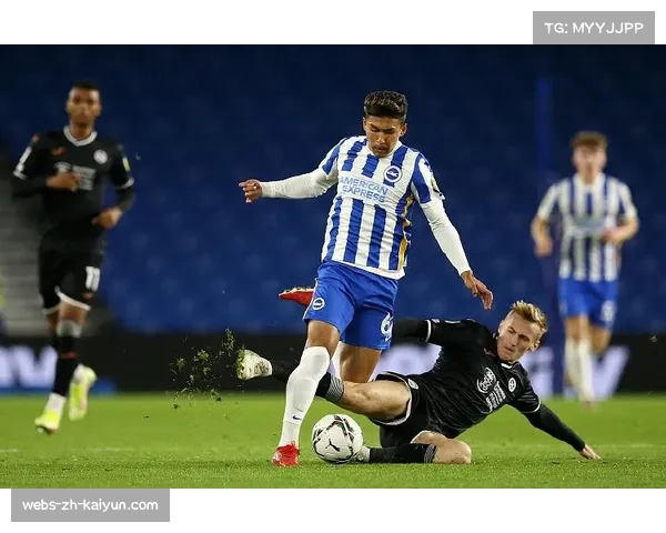 布莱顿中场巴莱巴格罗斯 双后腰体系支撑进攻